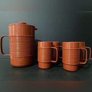 Vintage Rubbermaid 2 Quart Ribbed Pitcher And Cup Set, Brown